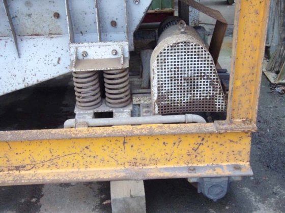 用于感应炉装料的振动输送机，JÖST