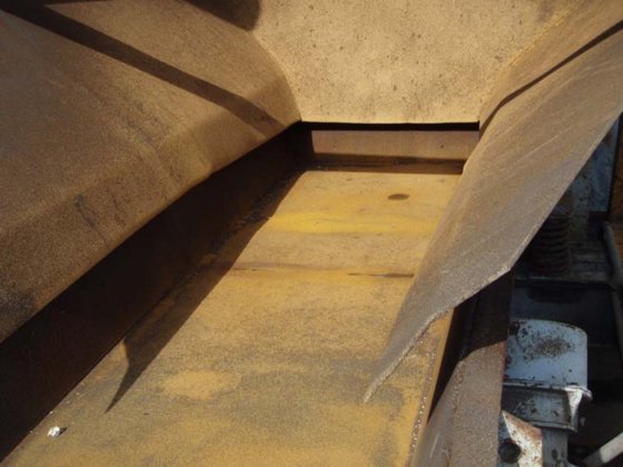 用于感应炉装料的振动输送机，JÖST