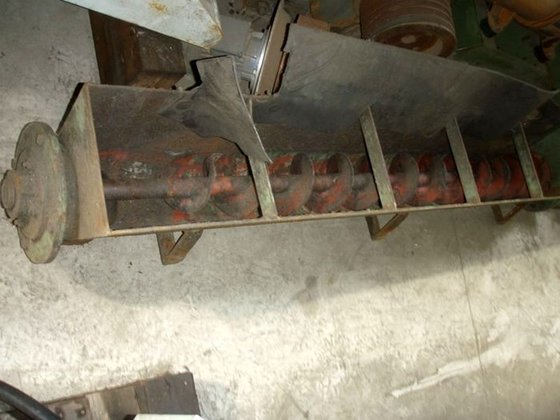 槽式螺旋输送机 1780 毫米，直径 150 毫米