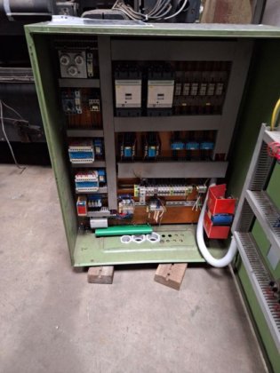 摩根牌±600kg铝制可倾斜式电炉