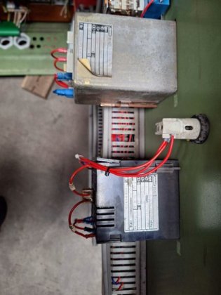 摩根牌±600kg铝制可倾斜式电炉