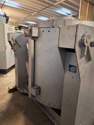 摩根牌±600kg铝制可倾斜式电炉