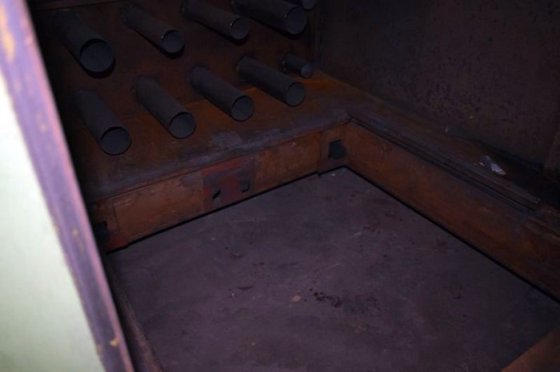 電気式乾燥炉 300°C +- 2.5 m