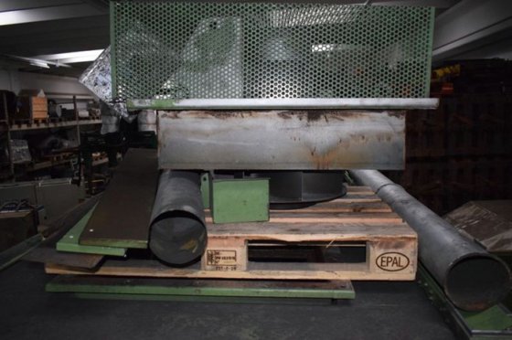 電気式乾燥炉 300°C +- 2.5 m