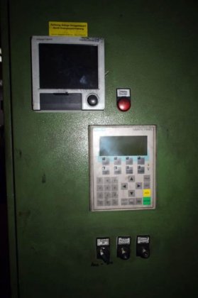 電気式乾燥炉 300°C +- 2.5 m