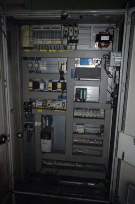 電気式乾燥炉 300°C +- 2.5 m