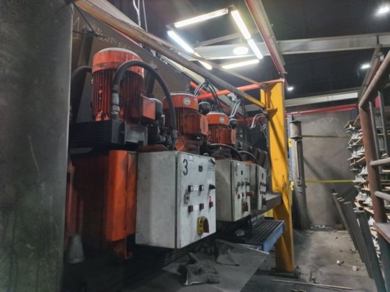 2000 移动式液压楔形站 HOLMATRO