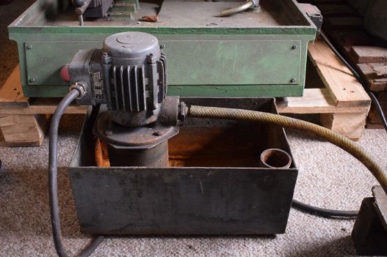 試験片用カッター（湿式切断）