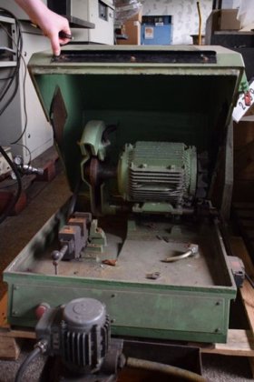 試験片用カッター（湿式切断）