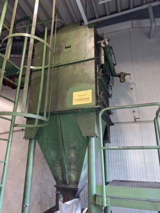 Tumble belt shot blast machine