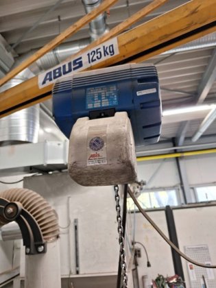 2007 双臂回转柱式起重机（125）ABUS