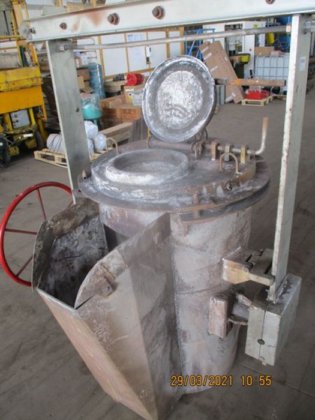 库特纳 800 公斤用茶壶处理勺，带盖