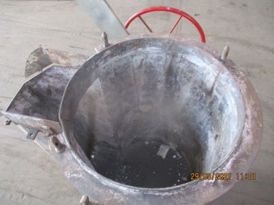 急須処理用レードル キュットナー 800kg用 カバー付