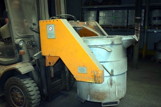 RIEGER SCHENKER 铲车用钢包翻转机