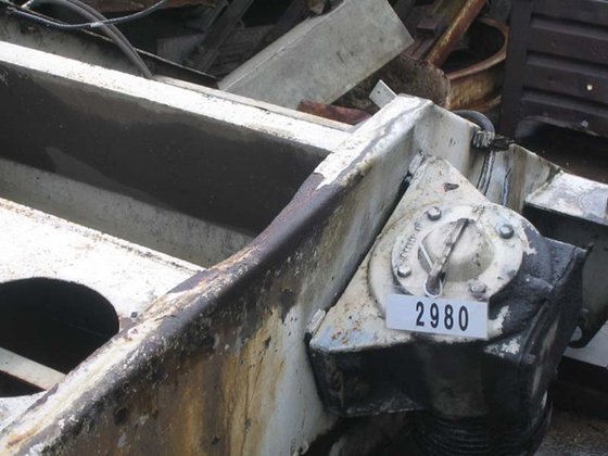 振动输送机，± 3200mm x ± 1000mm