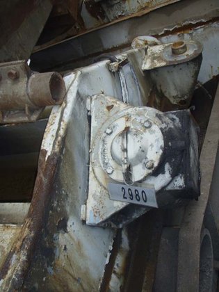 振动输送机，± 3200mm x ± 1000mm