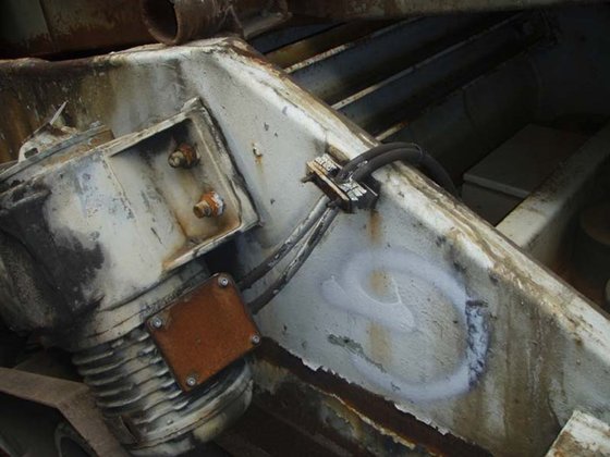 振动输送机，± 3200mm x ± 1000mm