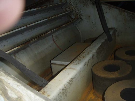 振动输送机，± 3200mm x ± 1000mm