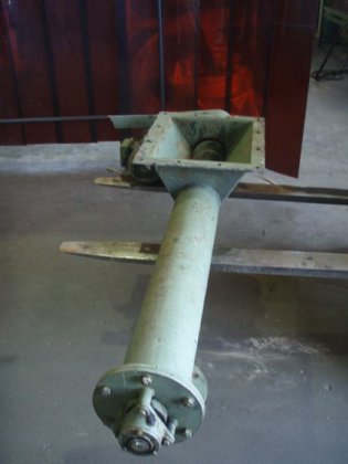 螺旋输送机 1020 毫米，直径 150 毫米