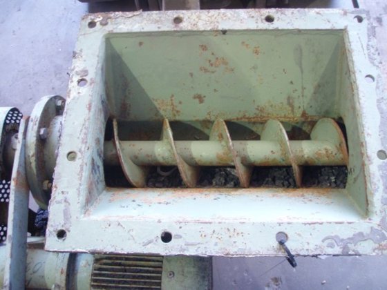 螺旋输送机 1020 毫米，直径 150 毫米