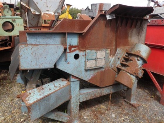 振動コンベア 2000 mm x 1200