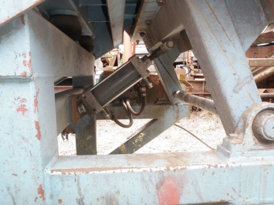 振动输送机 2000 毫米 x 1200