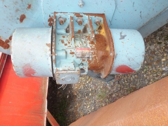 振動コンベア 2000 mm x 1200