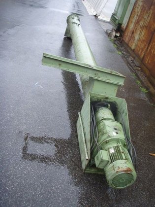 螺旋输送机 4350 毫米，直径 320 毫米