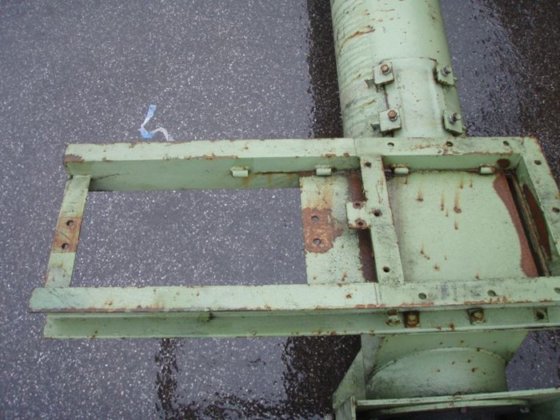 螺旋输送机 4350 毫米，直径 320 毫米