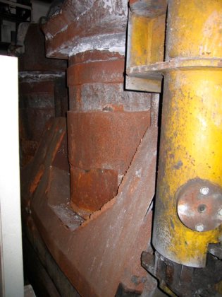 带 2 个勺子的浇注车 1000 千克