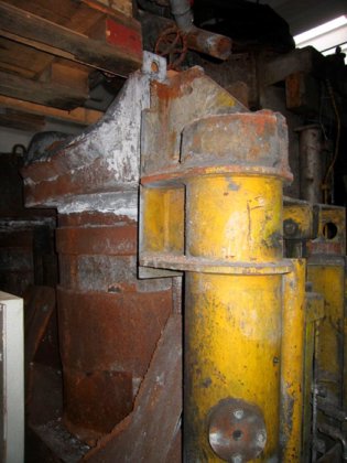 レードル2本付き注湯台車 1000 kg