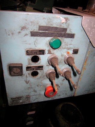 带 2 个勺子的浇注车 1000 千克