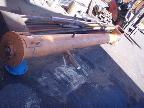 螺旋输送机 4150 毫米，直径 260 毫米