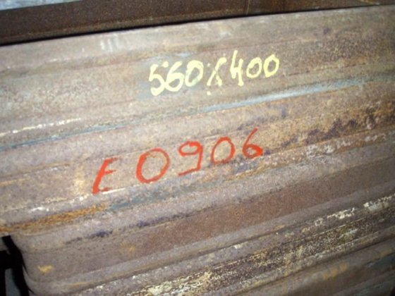 560 毫米 x 400 毫米