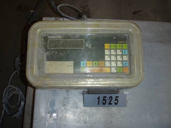 数字式平台天平 PRECIA，最大重量 300 公斤。300 千克，电子式