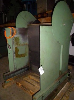 用于装载 ABC 1500 千克包装箱的水力拉伸机