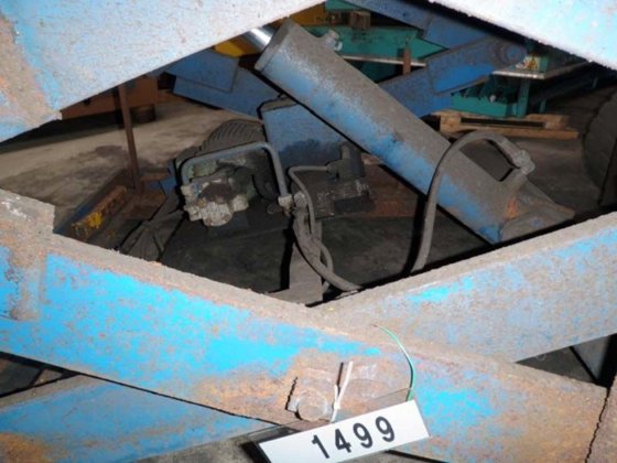 液压双升降台 ± 1500 千克，1800 毫米