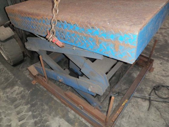 液压双升降台 ± 1500 千克，1800 毫米