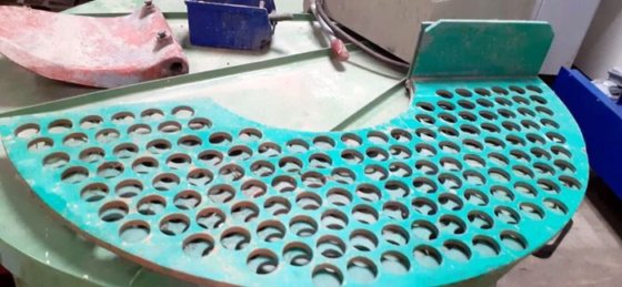 1997 年 KROMAS 400l 圆形振动器/镘刀