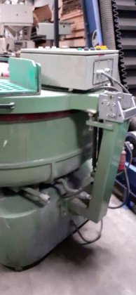 1997 年 KROMAS 400l 圆形振动器/镘刀