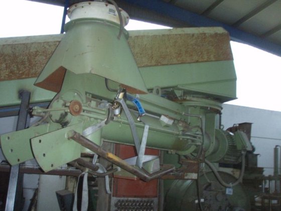 移动铰接臂螺杆式搅拌机 AXMANN，10 吨