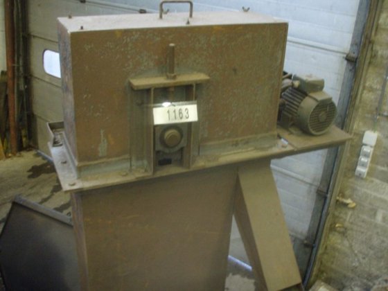 ショットブラスト工場用小型バケットエレベーター
