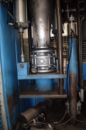 2.5 升 GST 带转盘的射芯机