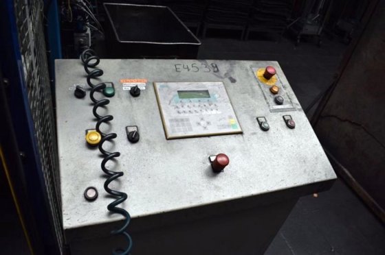 2.5 升 GST 带转盘的射芯机