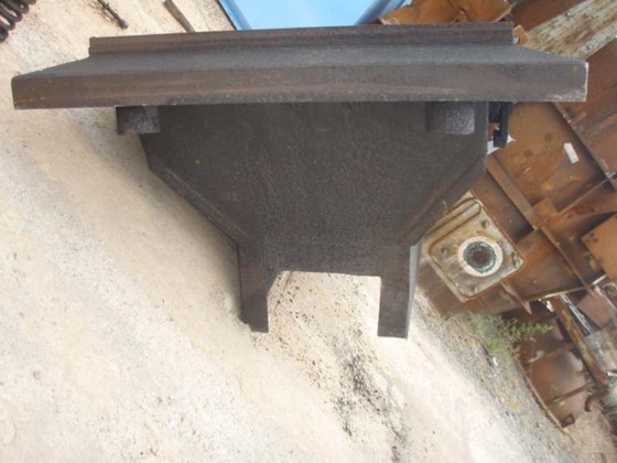 用于绿砂的振动筛格，带一个用于平衡的轴