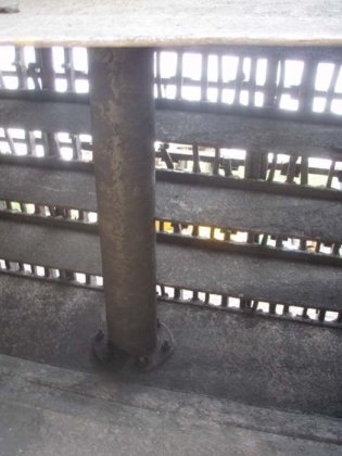 用于绿砂的振动筛格，带一个用于平衡的轴