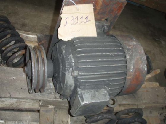 用于绿砂的振动筛格，带一个用于平衡的轴