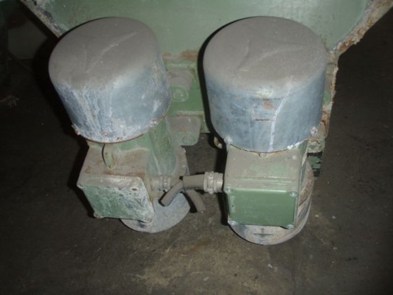 1992 振动输送机 1600mm x 590mm