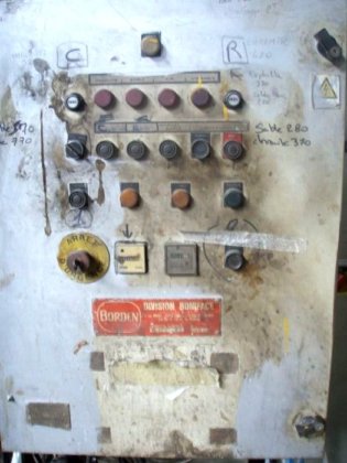 呋喃砂螺旋搅拌机 BORDEN，± 2 吨/小时，带料仓