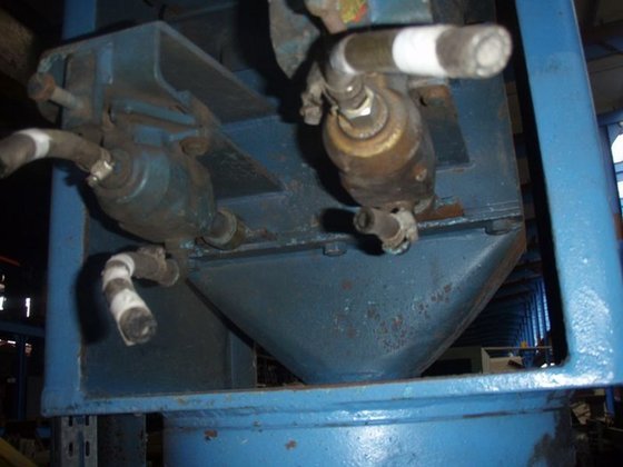 呋喃砂螺旋搅拌机 BORDEN，± 2 吨/小时，带料仓